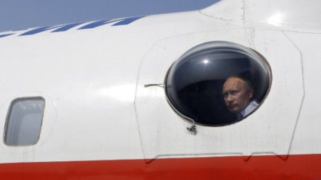Путин каца в Белград със самолет от злато