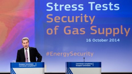 "Южен поток" не е европейски приоритет, заяви Йотингер