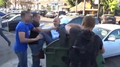 В Украйна изхвърлят политици на боклука - буквално