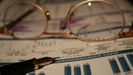 Икономиката потъва все повече заради политическата нестабилност