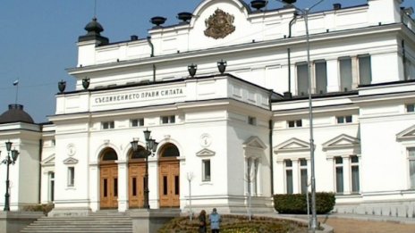 Лидерите на ГЕРБ и БСП "на четири очи" в парламента