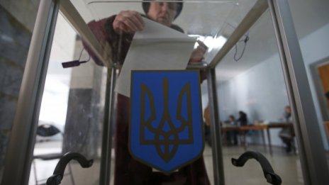 Почти еднаква подкрепа за Яценюк и Порошенко