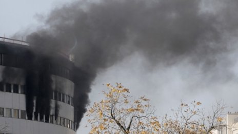 Пожар избухна в сградата на общественото радио в Париж