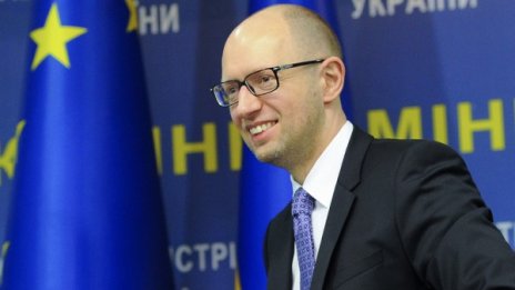 Порошенко иска партията му да подкрепи Яценюк за премиер