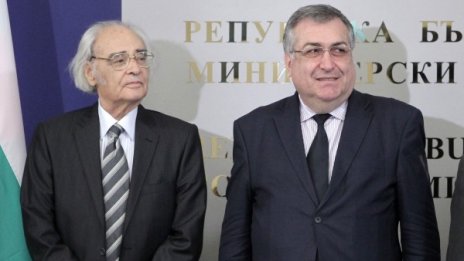 Премиерът не знаел за наши в ИД, чака данни от отбраната