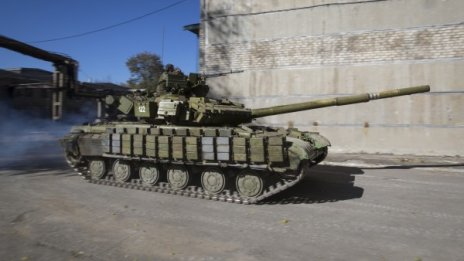 32 руски танка влезли в Източна Украйна, Киев протестира