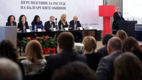 Цачева обеща: Общинските проблеми ще са приоритет