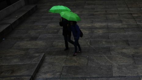 Порои откъснаха от света райони в Италия