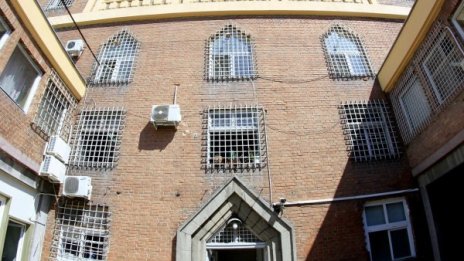  Затворник върти ало измами от килията, прави се на МВР шеф