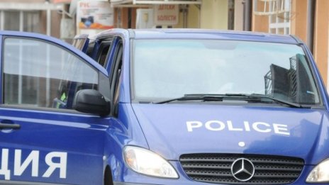 Задържаха тийнейджърка заради контрабандни цигари