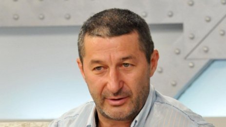 Каролев става съветник на Лукарски