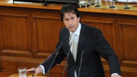 Орхан Исмаилов, заради когото властта се разклати, остава