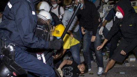 Сблъсъци между демонстранти и полиция в Хонконг