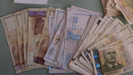 Шофьор на камион пробва да подкупи полицаи с 20 лв. 