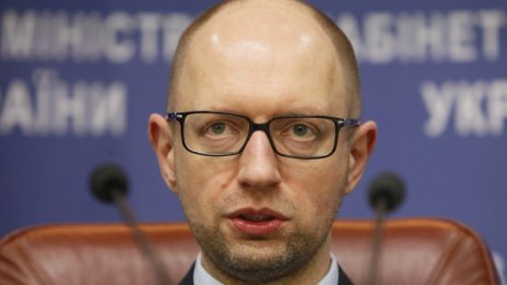 Яценюк остава премиер, Киев иска да влиза в НАТО
