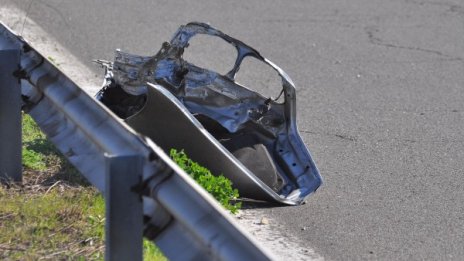 Един човек загина, а петима са ранени в катастрофите за денонощие