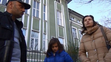 Съучениците на Леа със спуканото тъпанче вече са в час