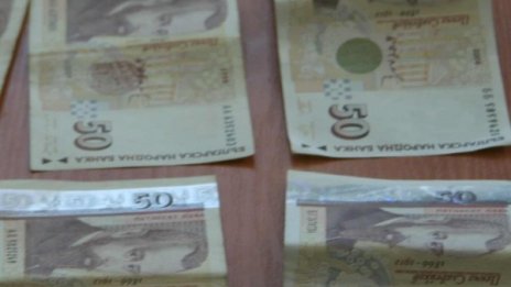 Харчим повече по празниците, не остават пари за сметките