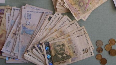 Домакинствата увеличават спестявания със 115 млн. през октомври