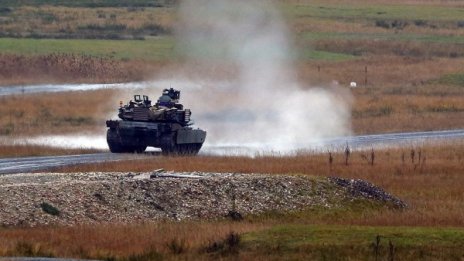 САЩ разполагат военна техника в Източна Европа