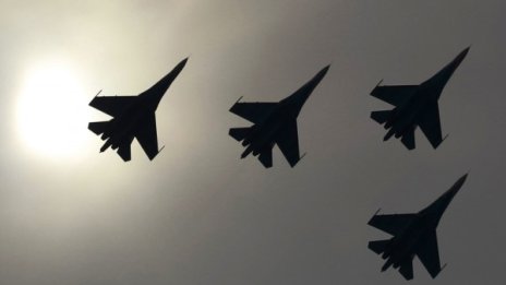 НАТО е обезпокоена от милитаризацията на Крим от Русия