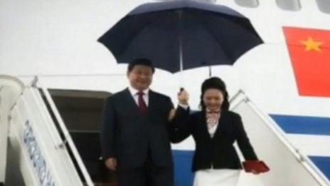 Китайци възпяват с песен любовта на президента Си Дзинпин и жена му