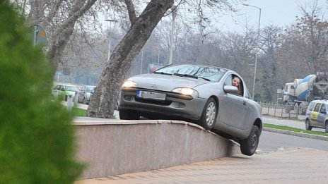 Из "Уменията на една шофьорка"