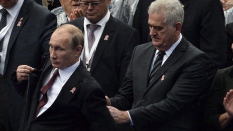 В борбата за влияние Русия може да играе и доброто ченге