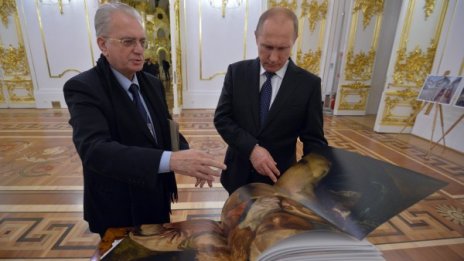 Путин подари на Ермитажа яйце-часовник на Фаберже