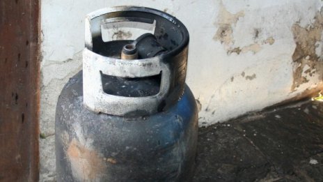 Самоделна газова печка гръмна в жилищен квартал във Видин