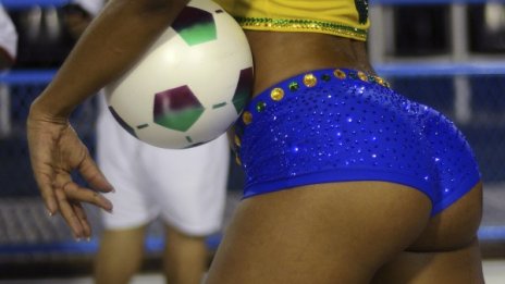 Бразилия ликува: Мис Дупе отново е девствена!