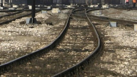 Влакът Кулата - София се запали, след като се удари в тир