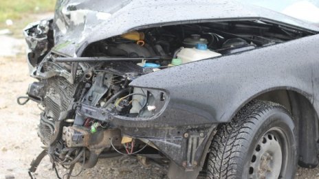 Трима души са загинали в катастрофи през денонощието