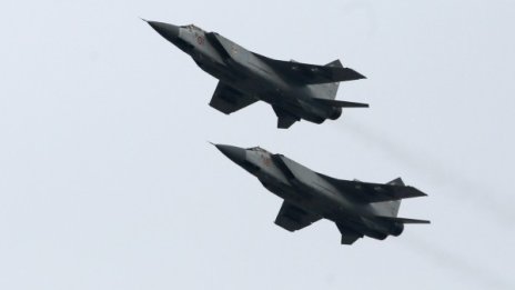 Руски военен самолет почти се сблъска с пътнически полет