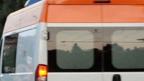 Кола падна в дере, 64-годишен перничанин загина 