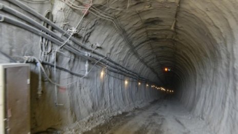 43 миньори в Бургас стачкуват под земята заради забавени заплати