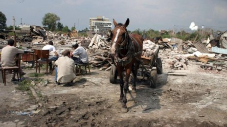 На крачка ли сме от тежък конфликт с роми и турци?