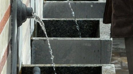 В Шумен забраняват водата от чешмите, мътна е