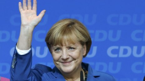 "Шпигел": Меркел смята, че еврозоната може да се справи с излизането на Гърция 