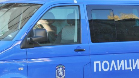 Полицията в Пловдив издирва мъж за въоръжен грабеж