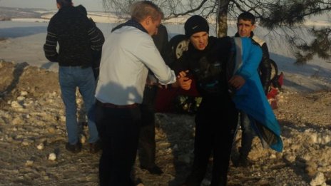 Москов помогна на младежи от катастрофирала кола