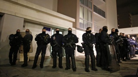 Стрелба в Париж, полицай е тежко ранен 