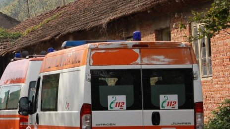 Млад шофьор без книжка с опасност за живота след катастрофа