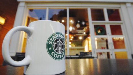 Starbucks се радва на ръст на продажбите на карти за подаръци