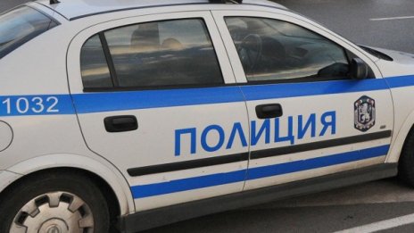 Пиян налетя с кухненски нож на полицай