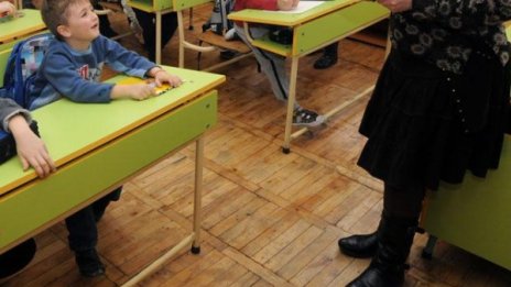 Родният учител - жена на 47 години