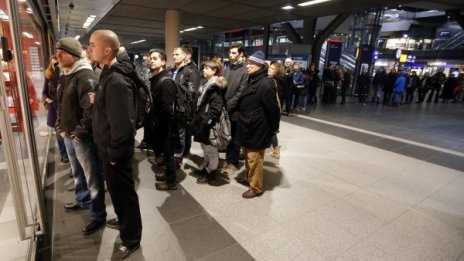 Французите разделени по въпроса дали да се ограничи свободата на словото в интернет