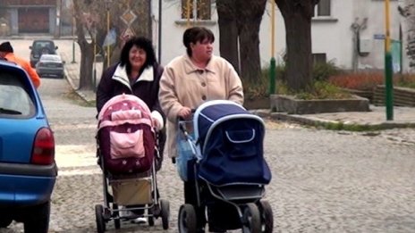В 21 век: Да ходиш 10 километра пеша за лекарства 