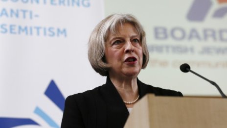 Великобритания трябва да се бори с антисемитизма