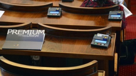 Назначените във властта – задължително с висше, иска РБ